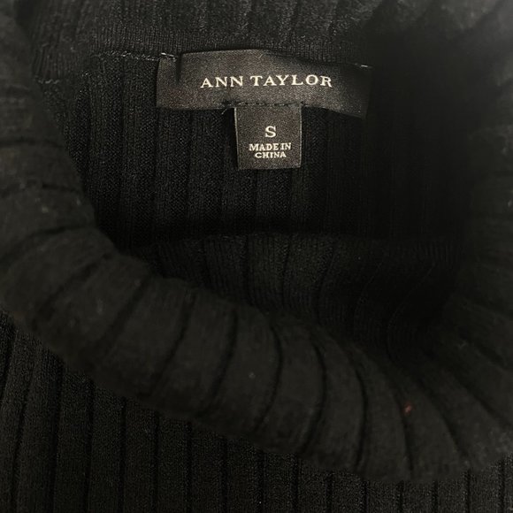 Ann Taylor Black Ribbed Turtleneck Short-sleeve Top Size Small - Picture 5 of 6
